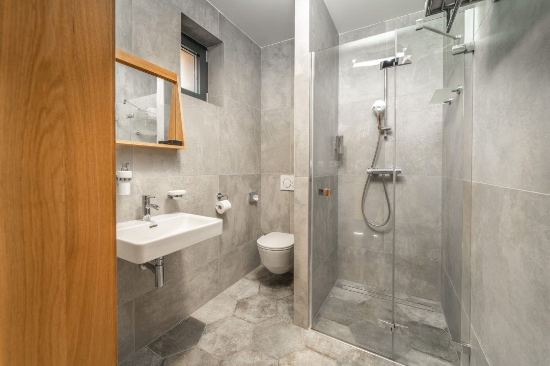 Doppelzimmer Hotel Selbachpark Hamm – modernes Bad im Hotelzimmer